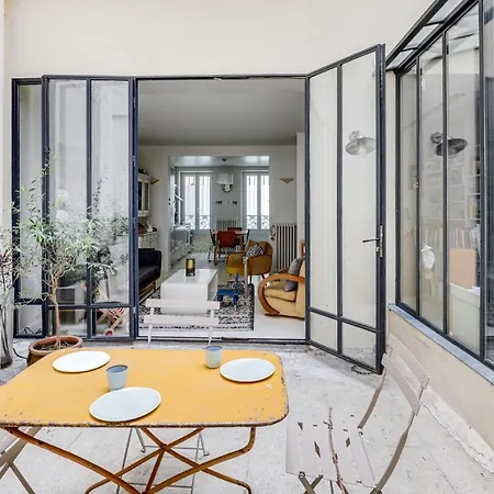 Sumptuous House With Patio 파리
