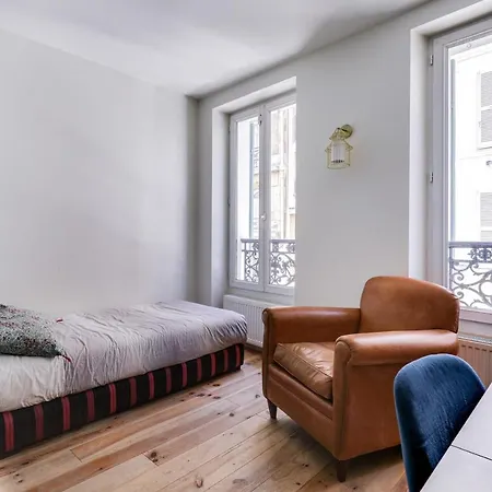 Appartement Sumptuous House With Patio Parijs