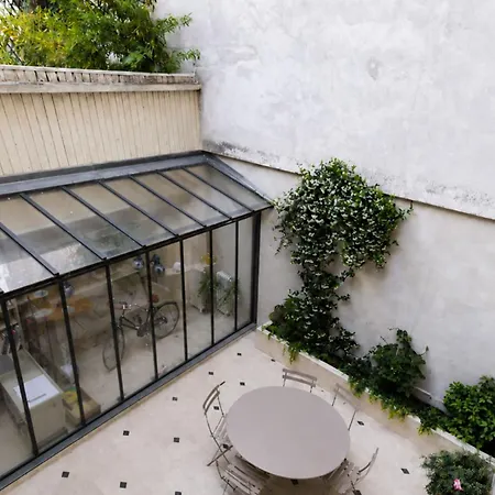 Sumptuous House With Patio * Parijs