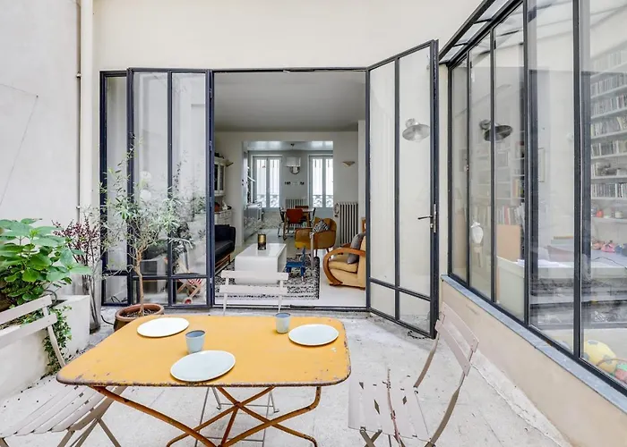 Sumptuous House With Patio Paris